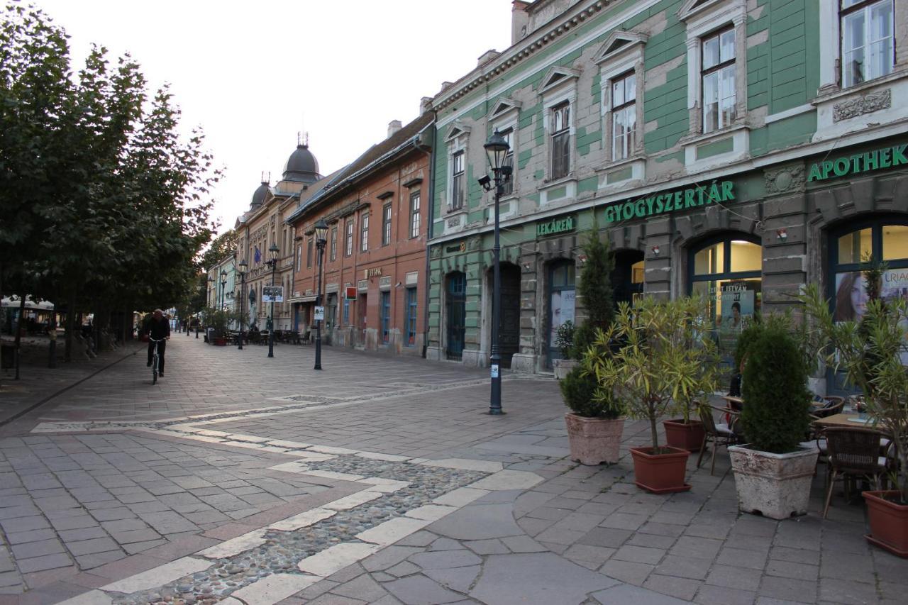 Esztergom Central Екстериор снимка