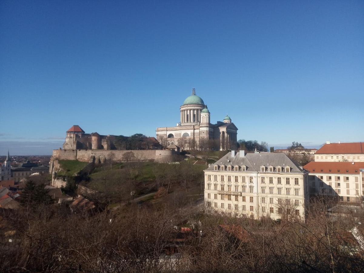 Esztergom Central Екстериор снимка