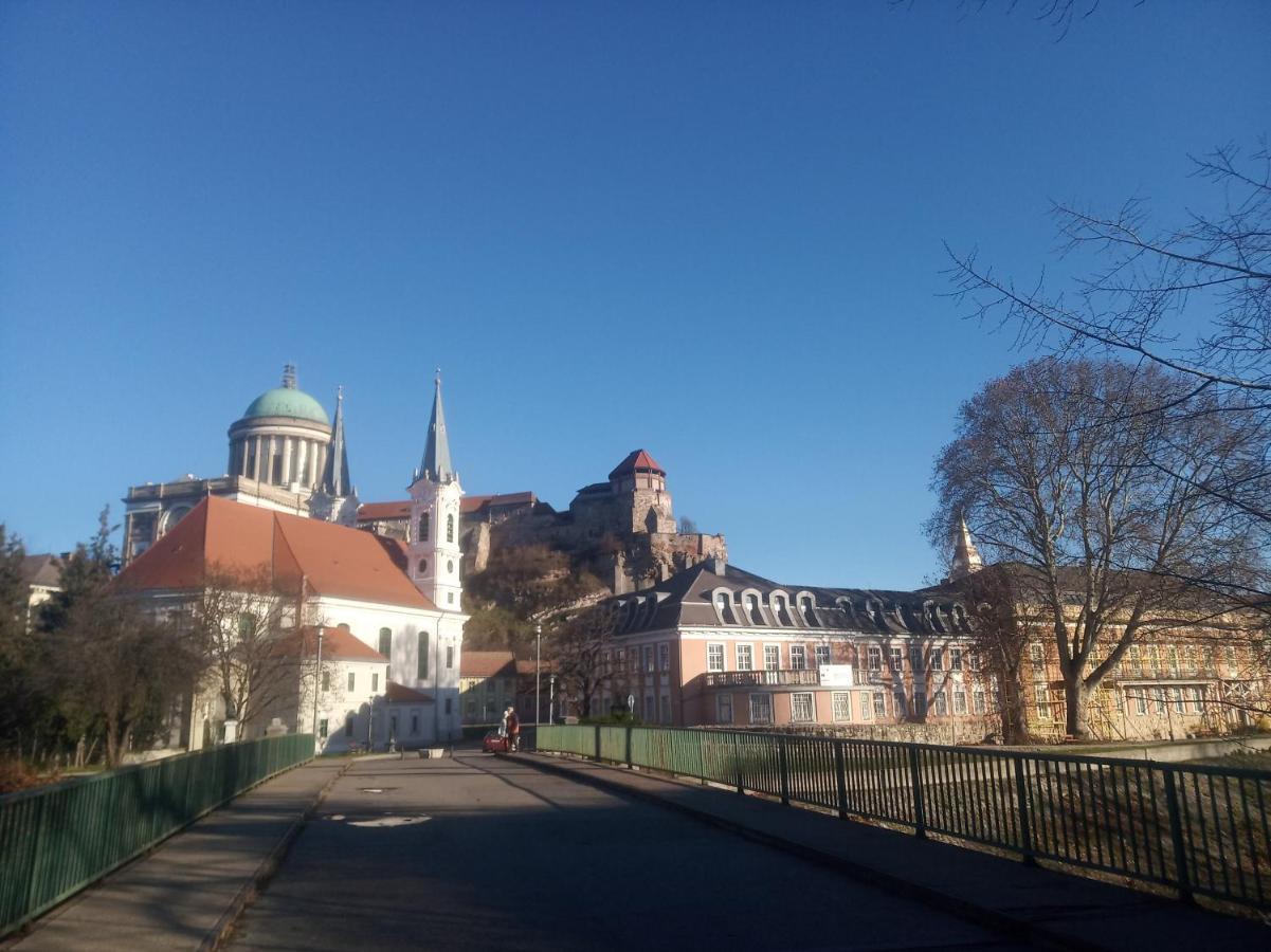 Esztergom Central Екстериор снимка