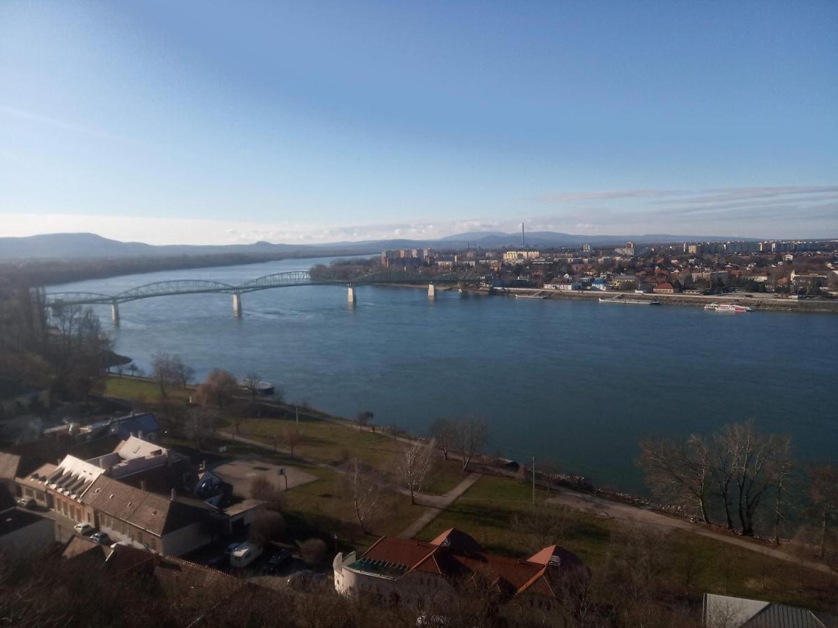 Esztergom Central Екстериор снимка